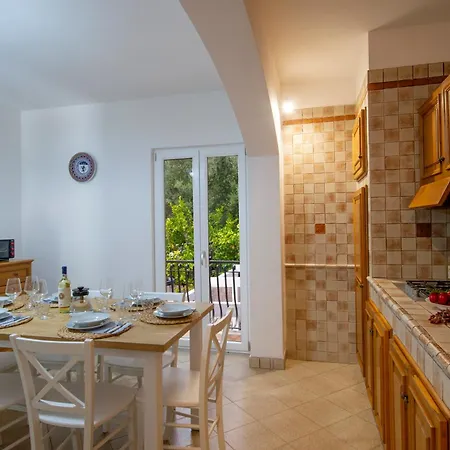 Semesterbostad Sirenide *